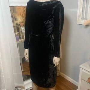 Beautiful  vintage 40s silk velvet little black dress boatneck